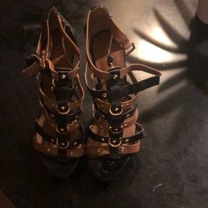Guess Black and Tan heels